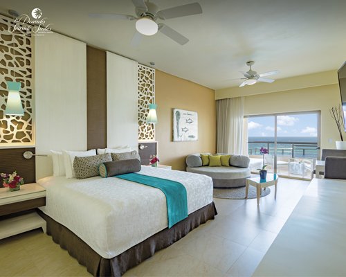 El Dorado Seaside Suites -hotelli on Gourmet Inclusive Resort, jonka Karisma