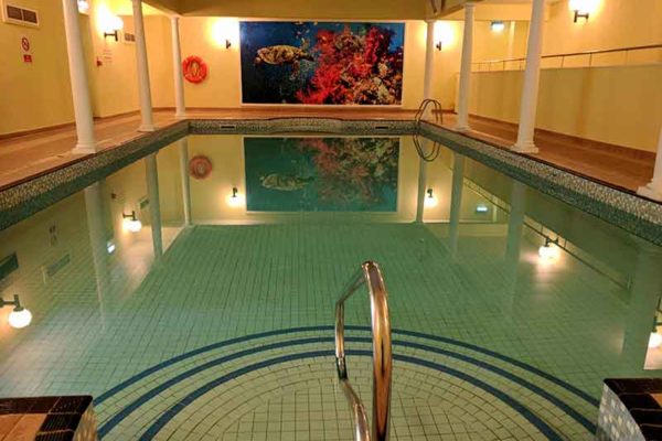 Osborne Apartments Indoor Pool